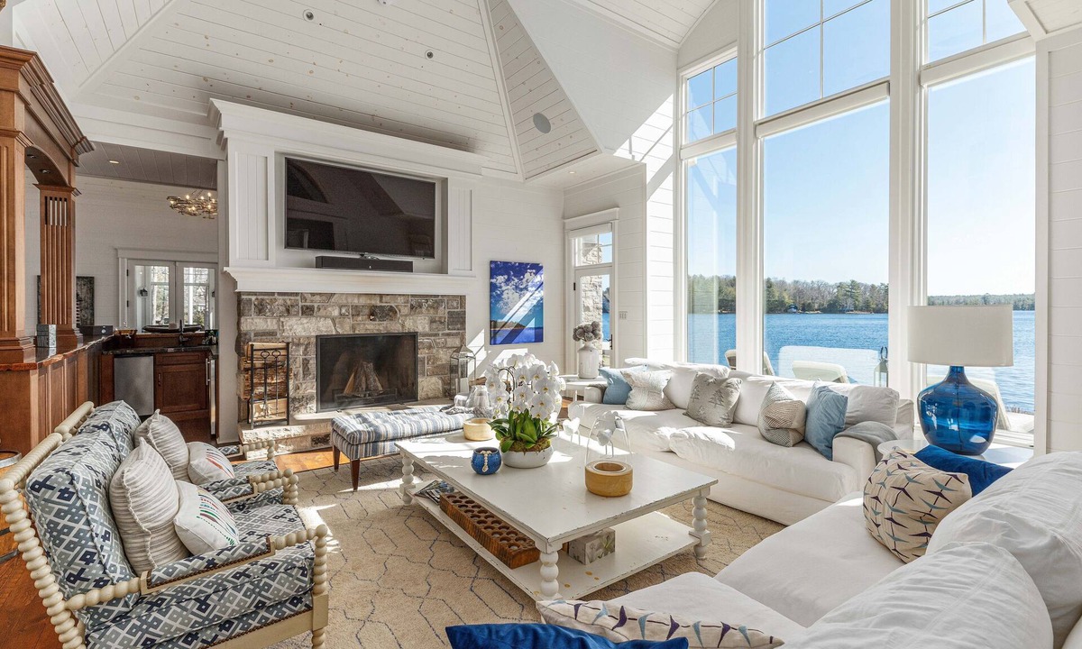 Georgian Bay House | Hamptons is truly a classic gem perfect for family or corporate gatherings.