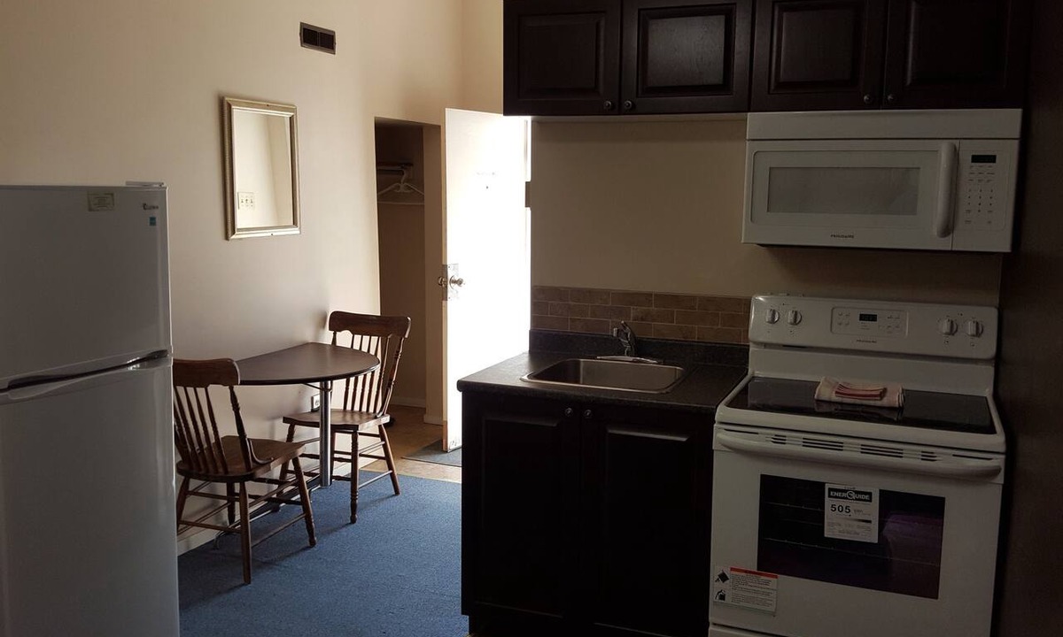 Medicine Hat Hotel | Hat Motel