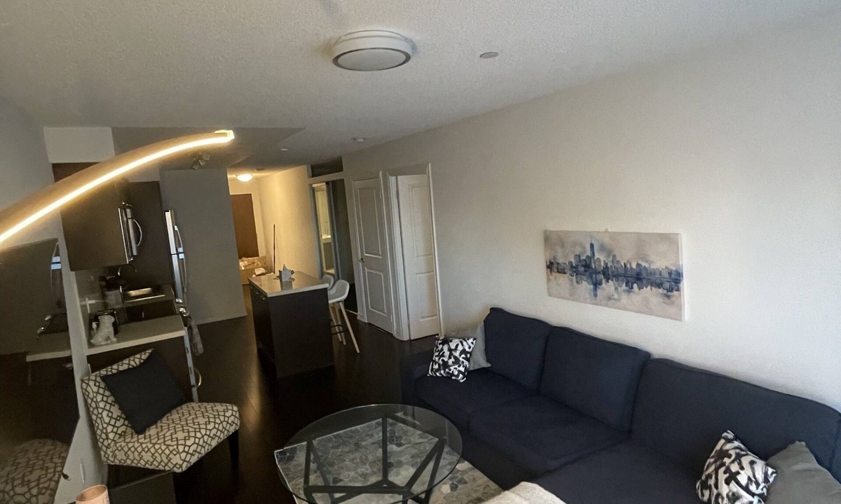Bay Street Corridor Condo | Heart Of Downtown 1BR/2BA