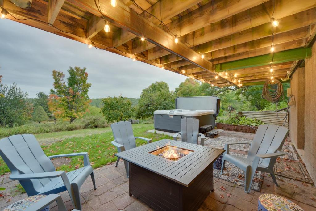 Duluth House | Hermantown Home with Decks, Grill and Hot Tub!