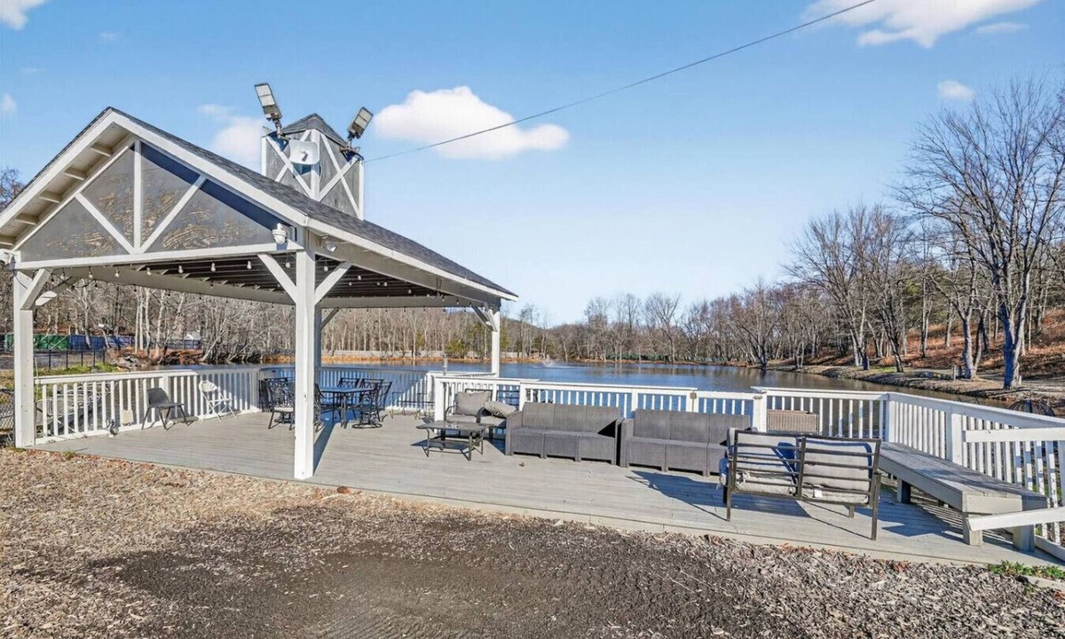 Monroe Apartment | Hidden Lakefront Gem on a Gated Countryside Escape