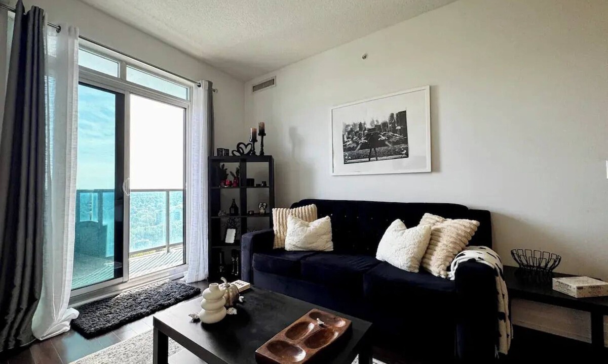 Thornhill Condo | High Floor Beautiful View Condo in Thornhill