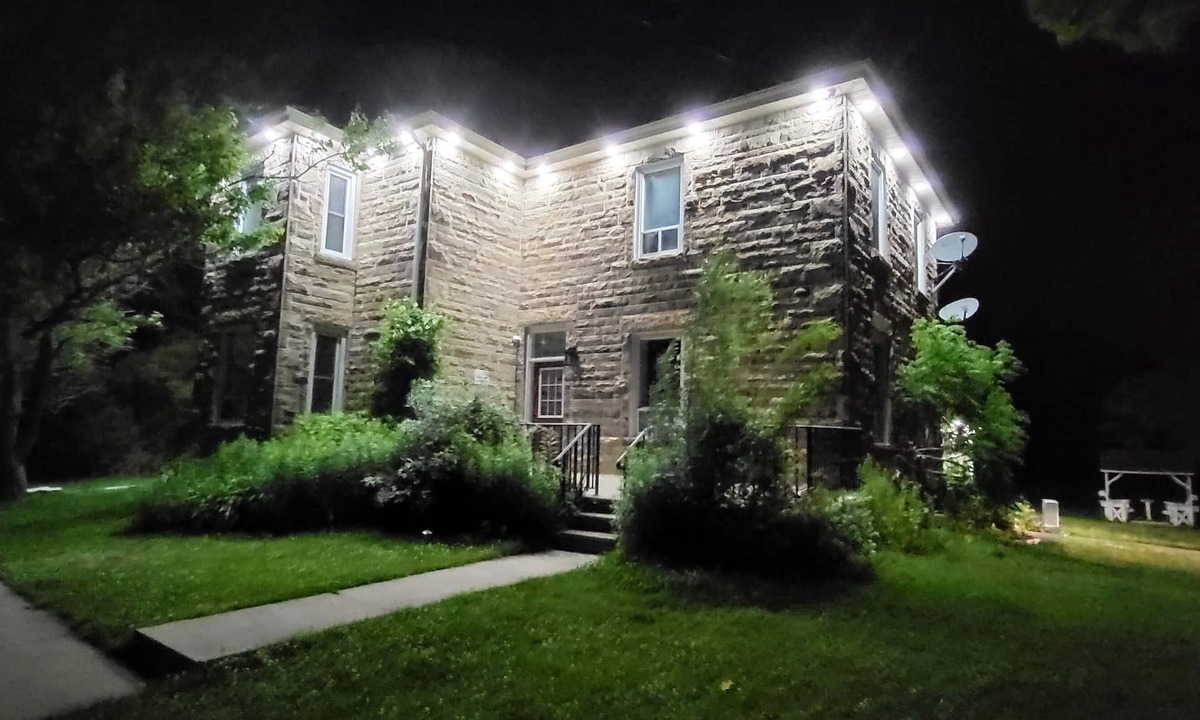 Georgetown House | Hills and Valleys of Silver Creek – A Timeless 5 Bedroom Century Home Retreat.