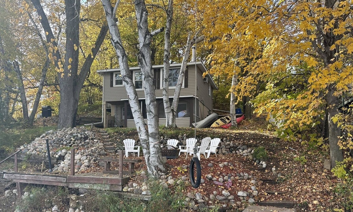 South Haven Cabin | Hillside Cabin on the Lake