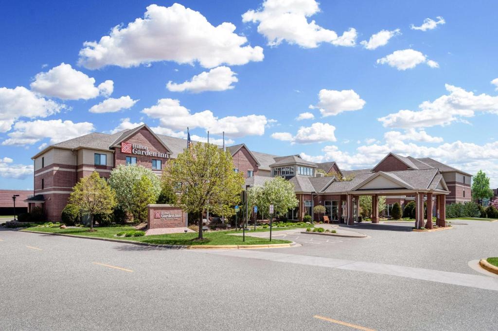 Maple Grove Hotel | Hilton Garden Inn Minneapolis Maple Grove