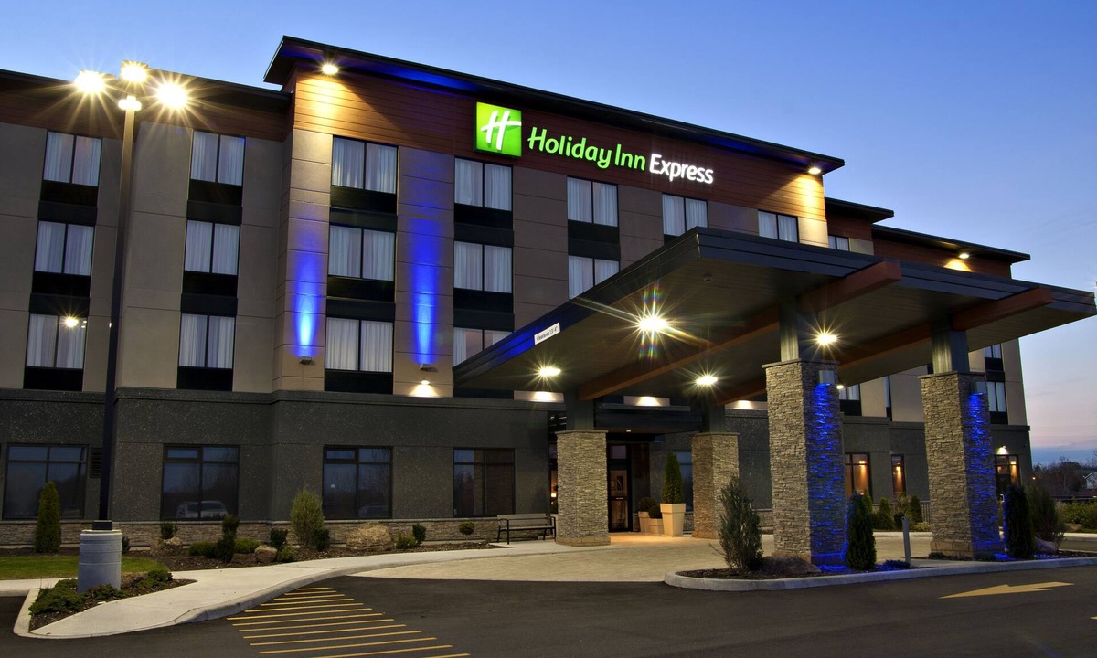 Pembroke Hotel | Holiday Inn Express Pembroke by IHG