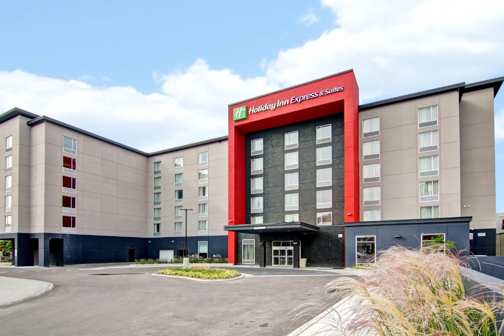 Durham Region Hotel | Holiday Inn Express & Suites Oshawa Downtown - Toronto Area by IHG