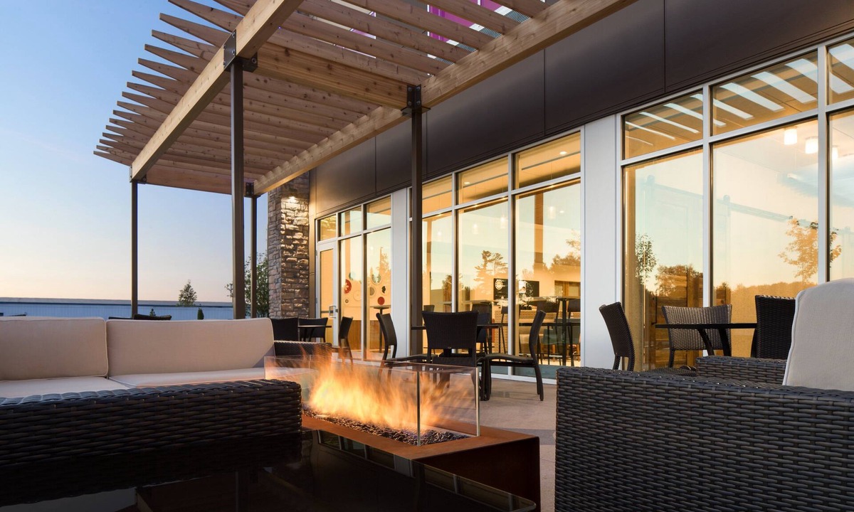 Hermantown Hotel | Holiday Inn Express & Suites Duluth North - Miller Hill by IHG