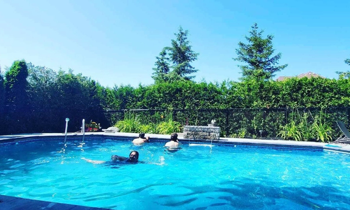 Bradford West Gwillimbury Bed & Breakfast | - Home awaya place you don't want to leave camping , shared pool Bring tent.