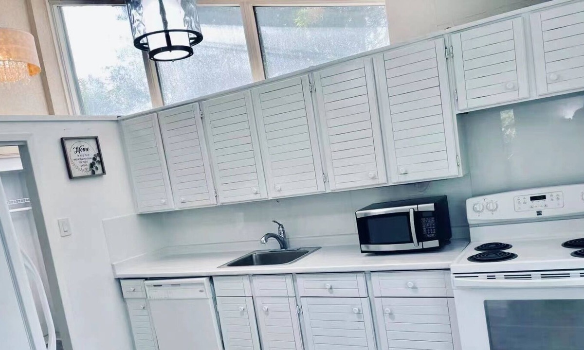 North York House | Home in North York-Walk to Shops at Donmills