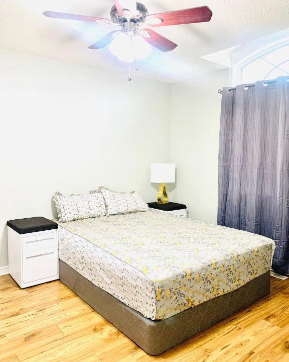 Fletchers Creek South House | Home Stay Canada