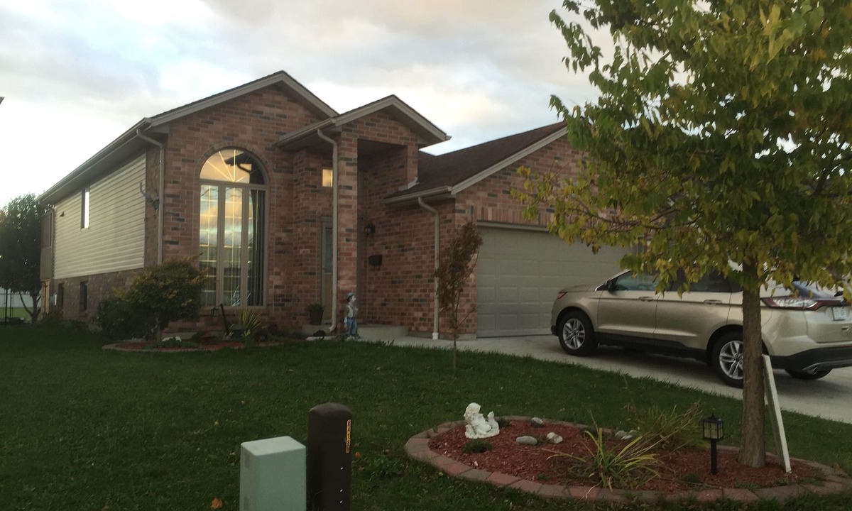 Riverside House | Hometown Folks’ Desirable Riverside/East Windsor