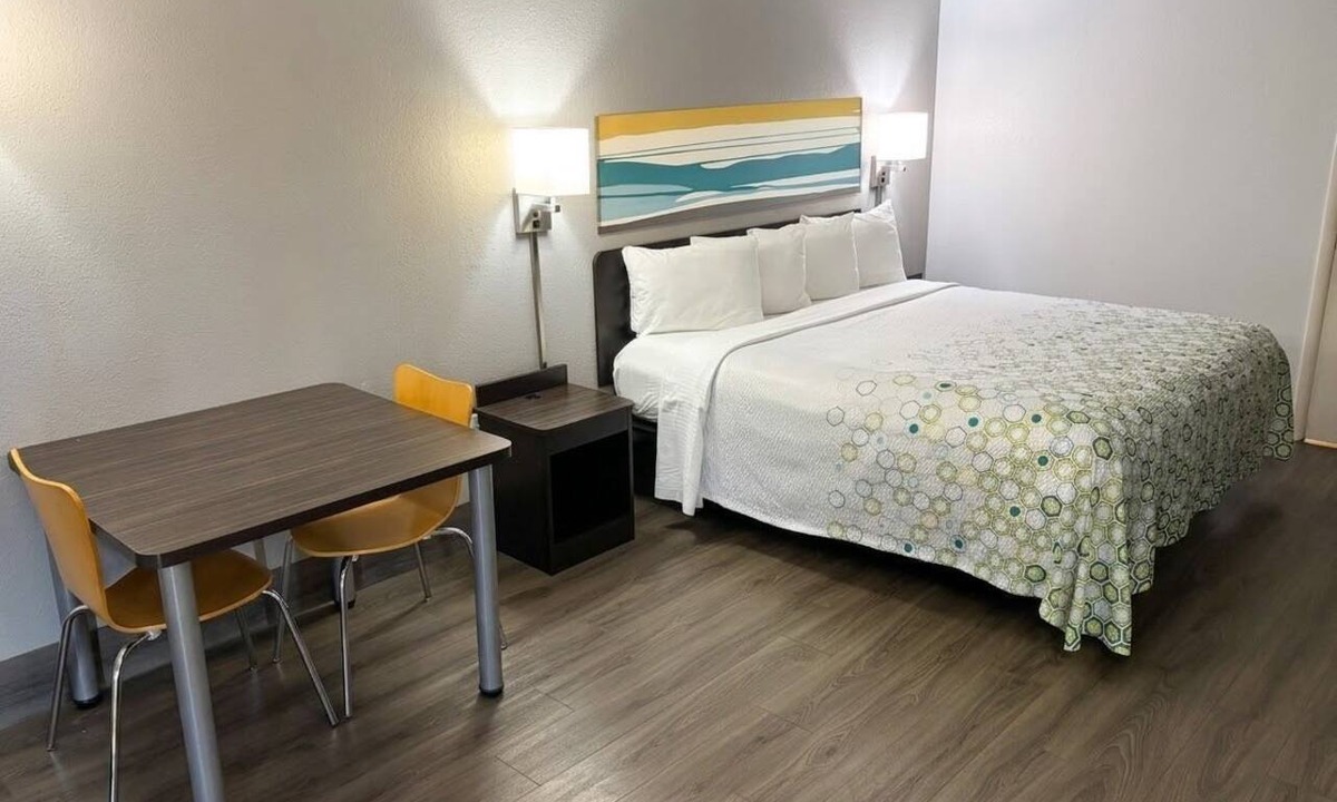 Crestline Heights Hotel | HomeTowne Studios by Red Roof Birmingham - Highway 280