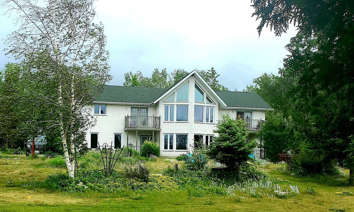 Manitoulin District House | Honora Bay Hideaway