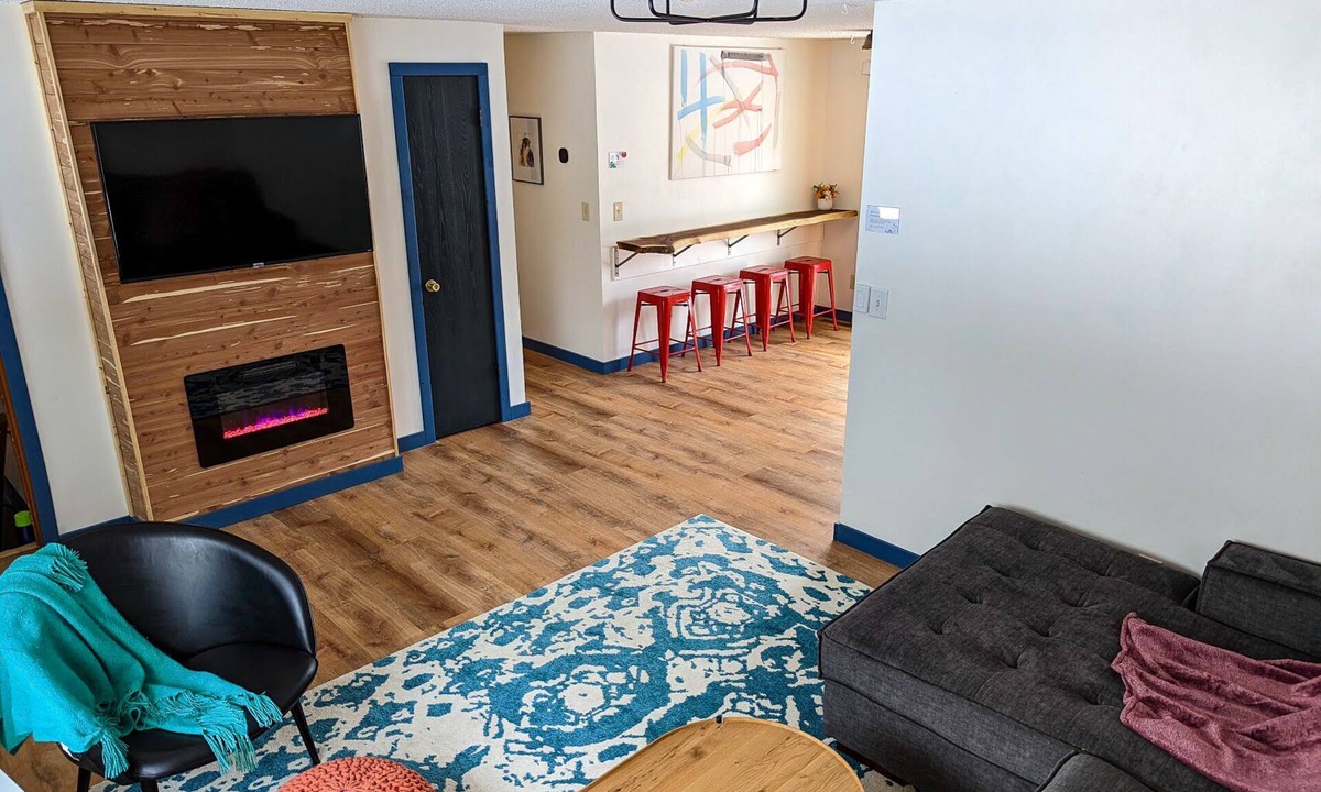 Crosby House | In town, close to the trails, fully fenced in yard!