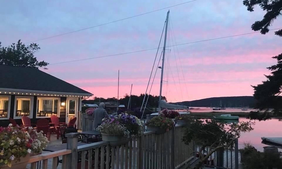 Baddeck Hotel | Inverary Resort