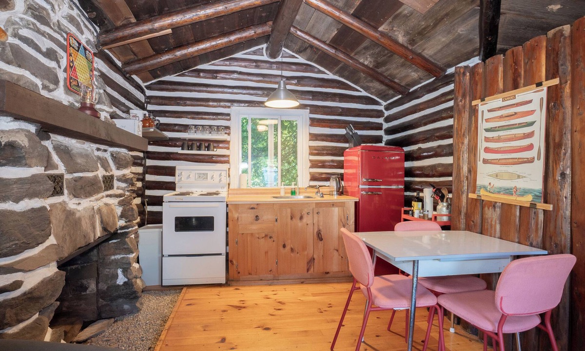 North Frontenac Cabin | Jack Pine Cabin- North Frontenac Lodge Rustic Cabin