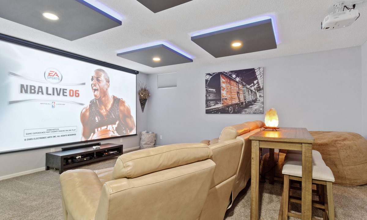 Blaine House | JENKINS RETREAT w/private hot tub & theater