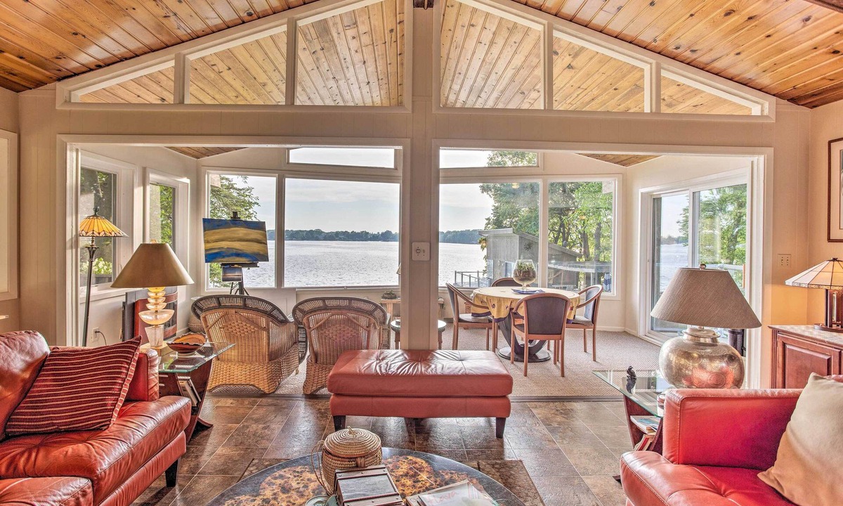 New Prague House | Jordan Home w/Boat House & Dock on Cedar Lake