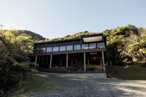 Paparoa National Park House | Kais Retreat