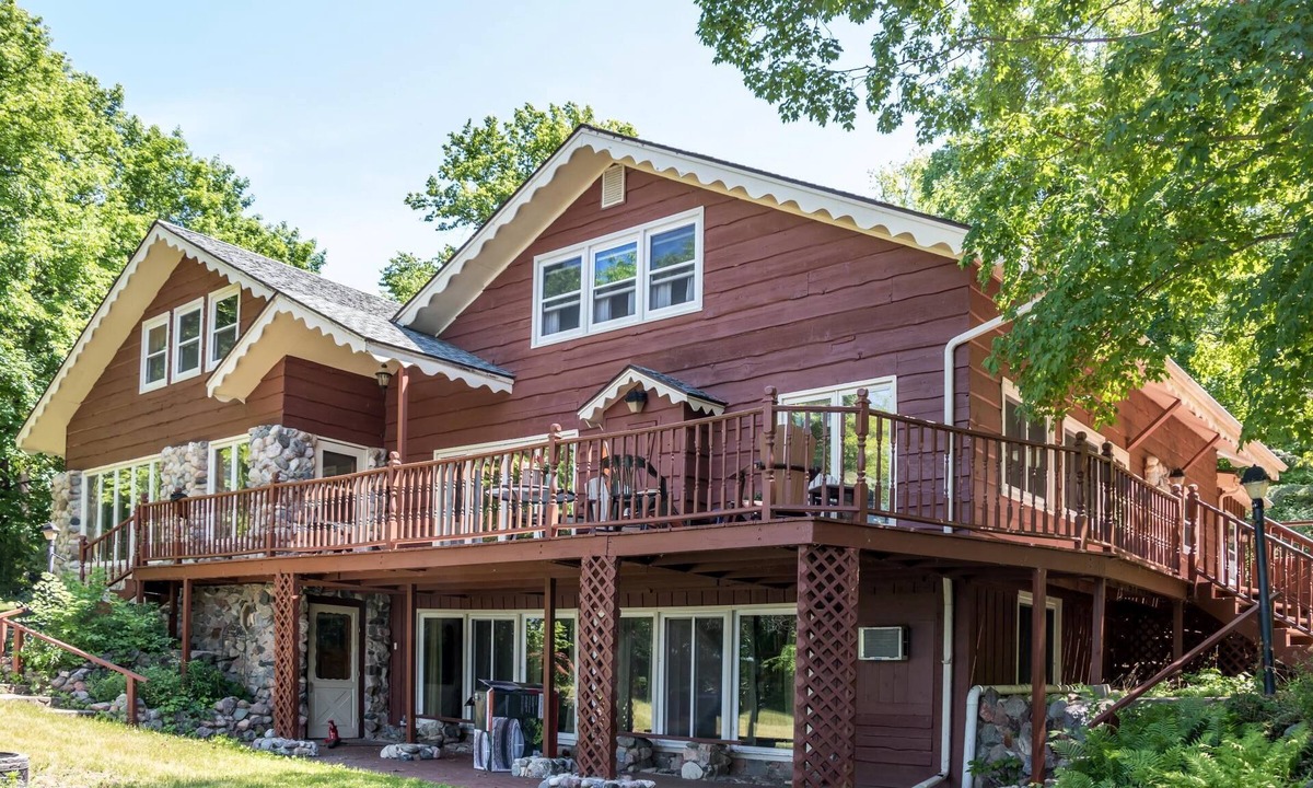 Frazee House | Karinall Estate at the Lake: sleeps 24, 8 bedrooms, 6 bathrooms, 9,400 sq ft