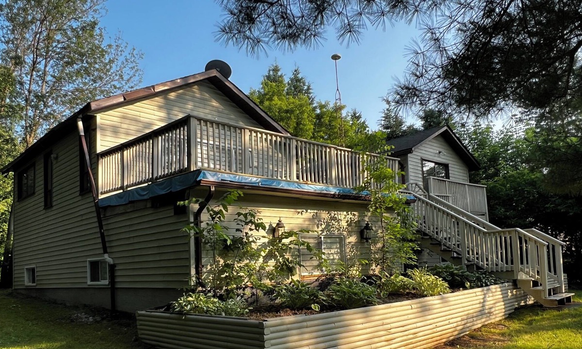 Baddow Cottage | Kawartha Lakes River Front Cottage