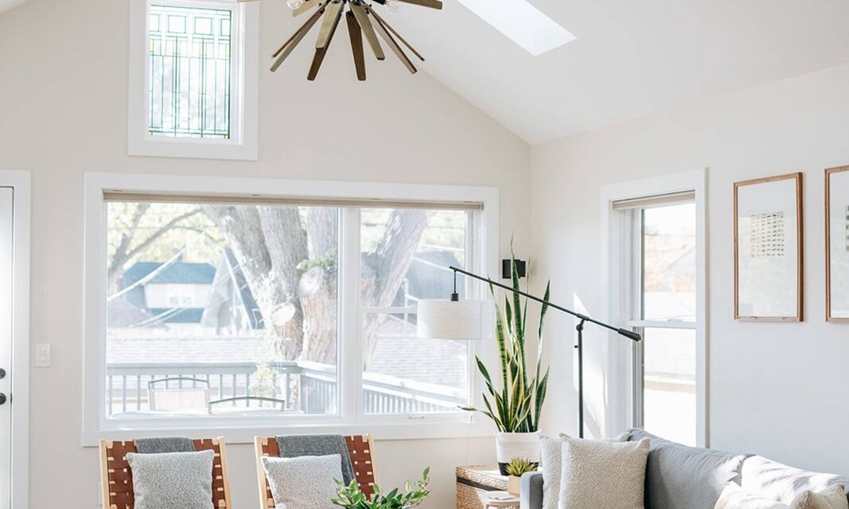 Midway House | King beds, central location, entire house. Perfect for family gathering!