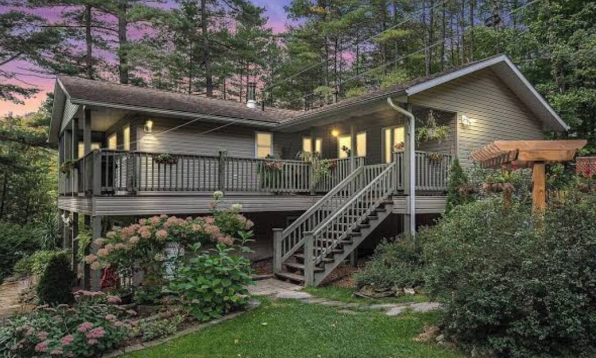 North Frontenac Cottage | Lake Cottage/North Frontenac/All Season Getaway!