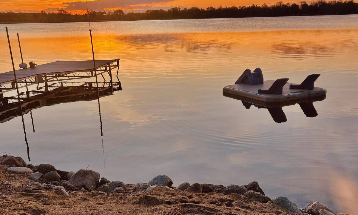 Richwood House | Lake Escape with paddle boards, fire pit & game room