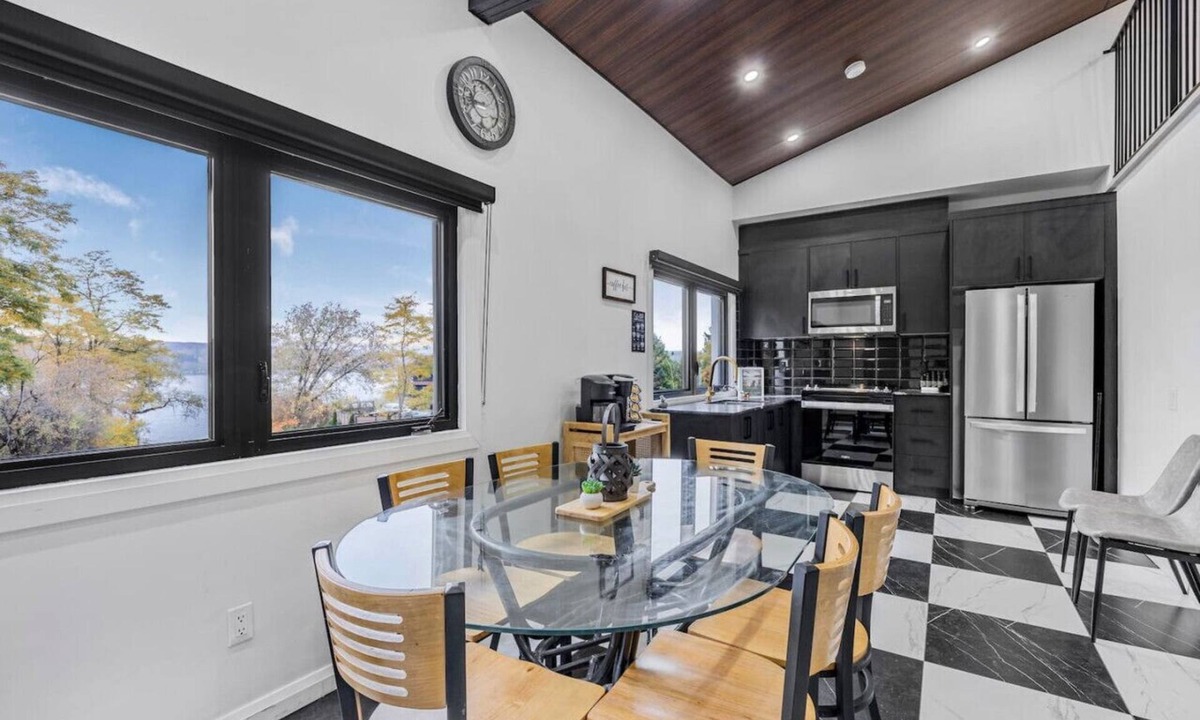 Penetanguishene Apartment | Lake Front Family Getaway - Sandy Beach!