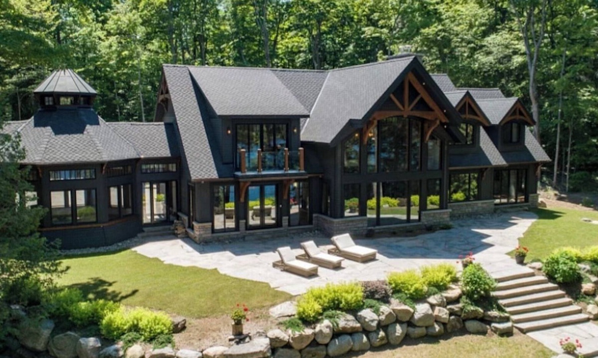 Seguin Cottage | Lake Joseph Mansion