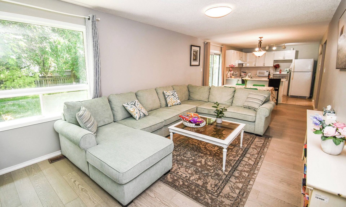 Alcona Cottage | Lake Simcoe 4BR Home – Ideal for Families & Group Getaways