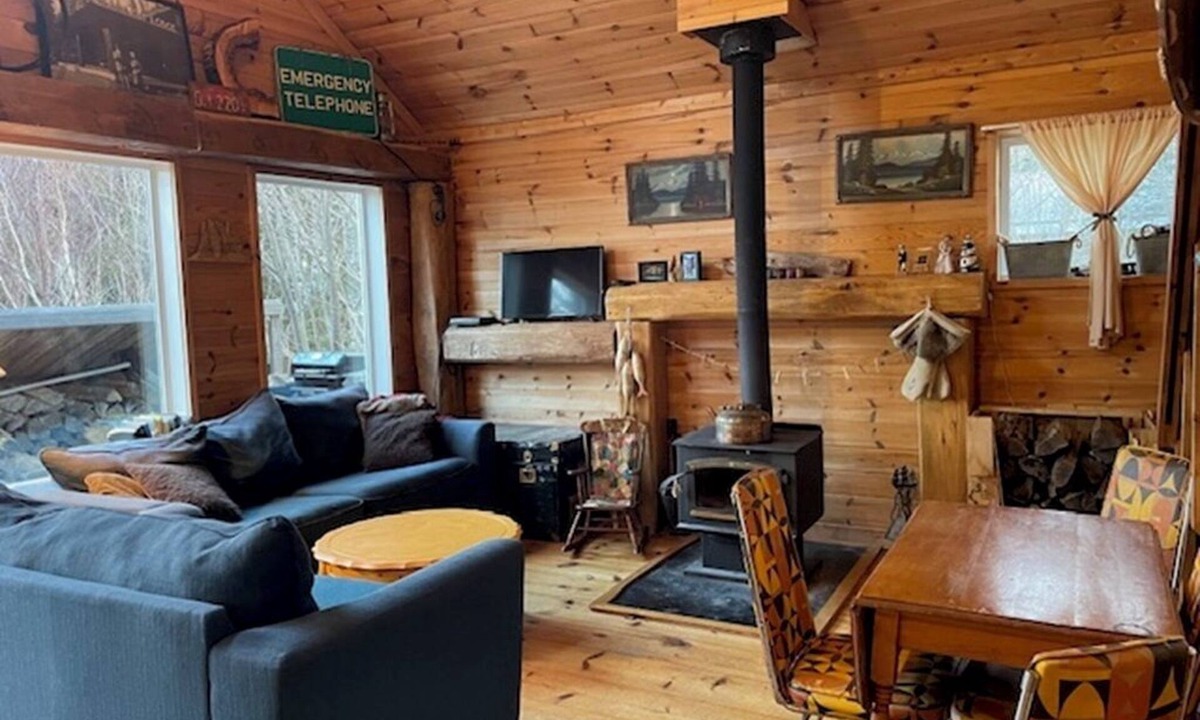Algoma District Cottage | Lake Superior Waterfront Cottage ! 2BD + Loft