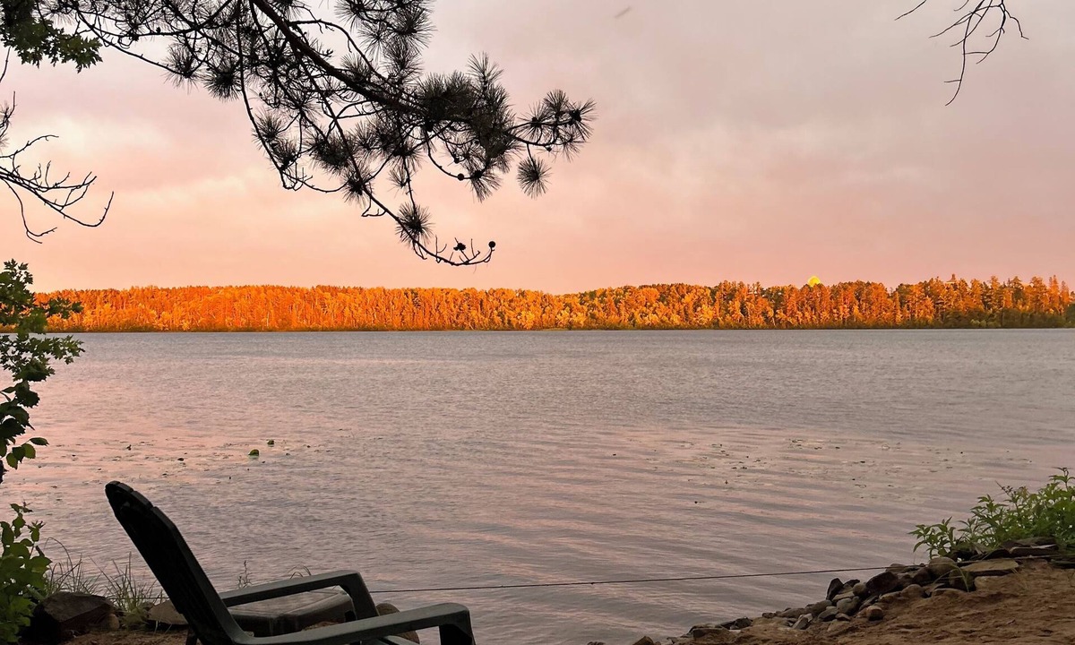 Moose Lake House | Lakefront Beach Bungalow - Retreat & Relax - Kayaks, Fire pit, Tree Swings!