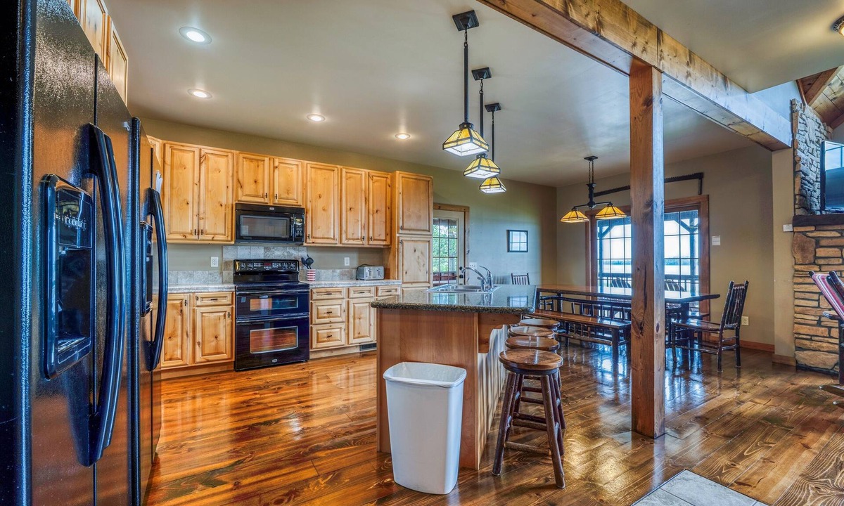Bemidji House | Lakefront-Beach-Pool-Hot Tub-Resort Amenities-Resort amenities included