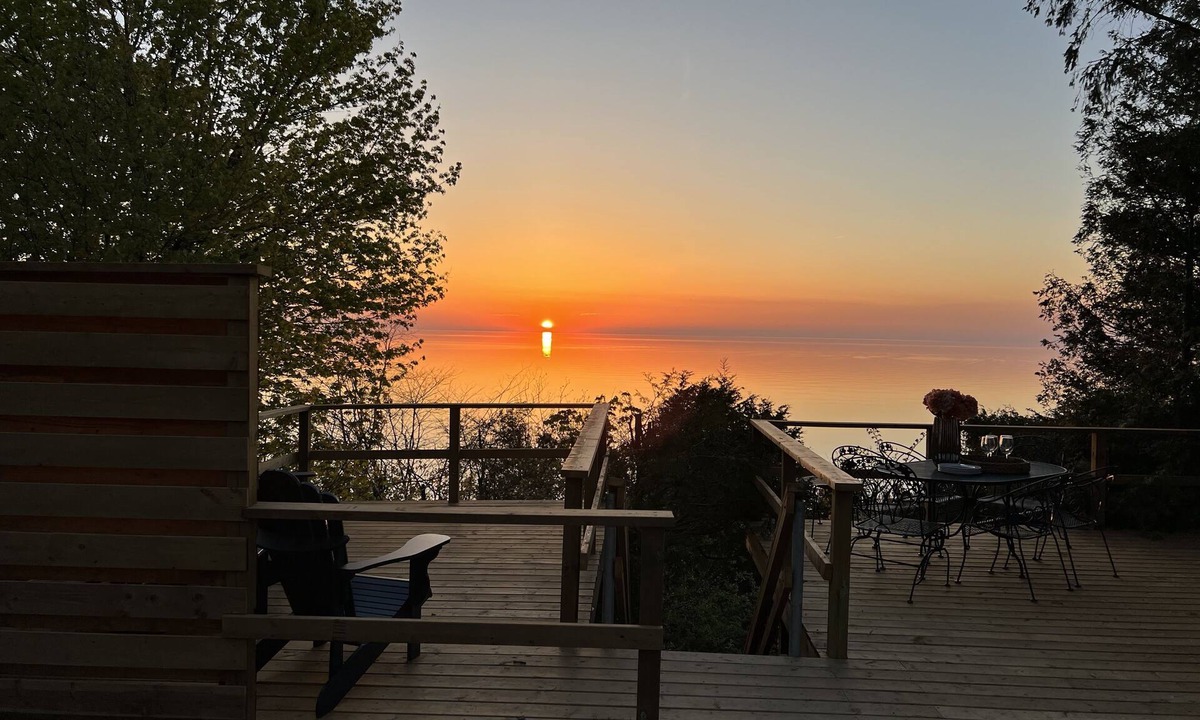 Dashwood Cottage | Lakefront Cottage with Private Beach & Private Beach Access