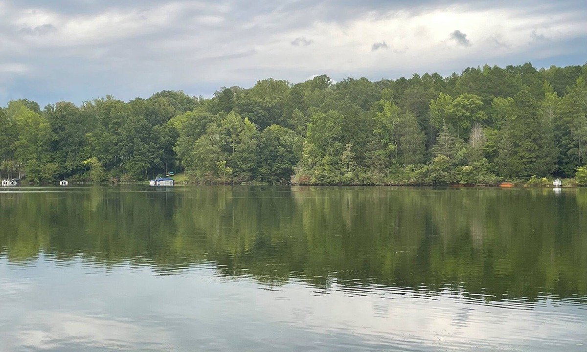 Roxboro House | Lakefront Hideaway steps away from beautiful lake in roxboro