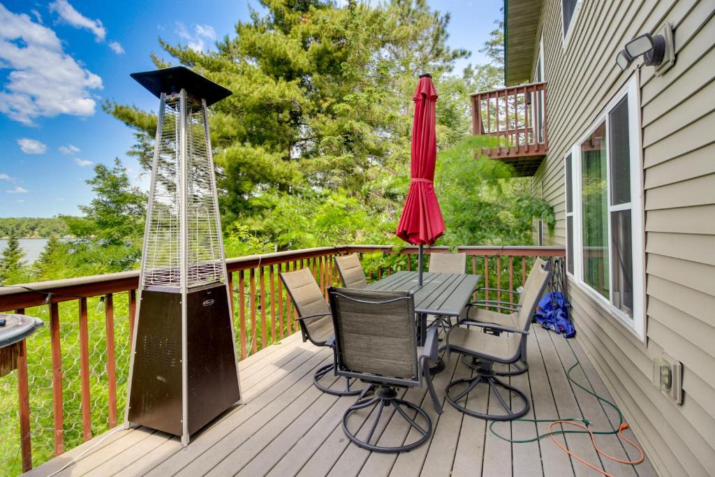 Outing House | Lakefront Outing Home Private Dock and Volleyball!