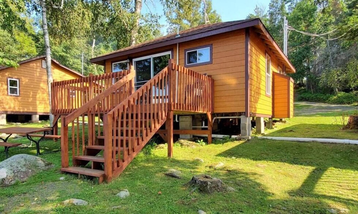 Ray Cabin | Lakeside 2 Bedroom Boulder Cabin on Kab