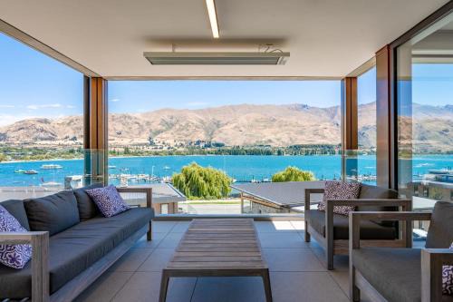 Wanaka Apartment | Lakeside Luxury
