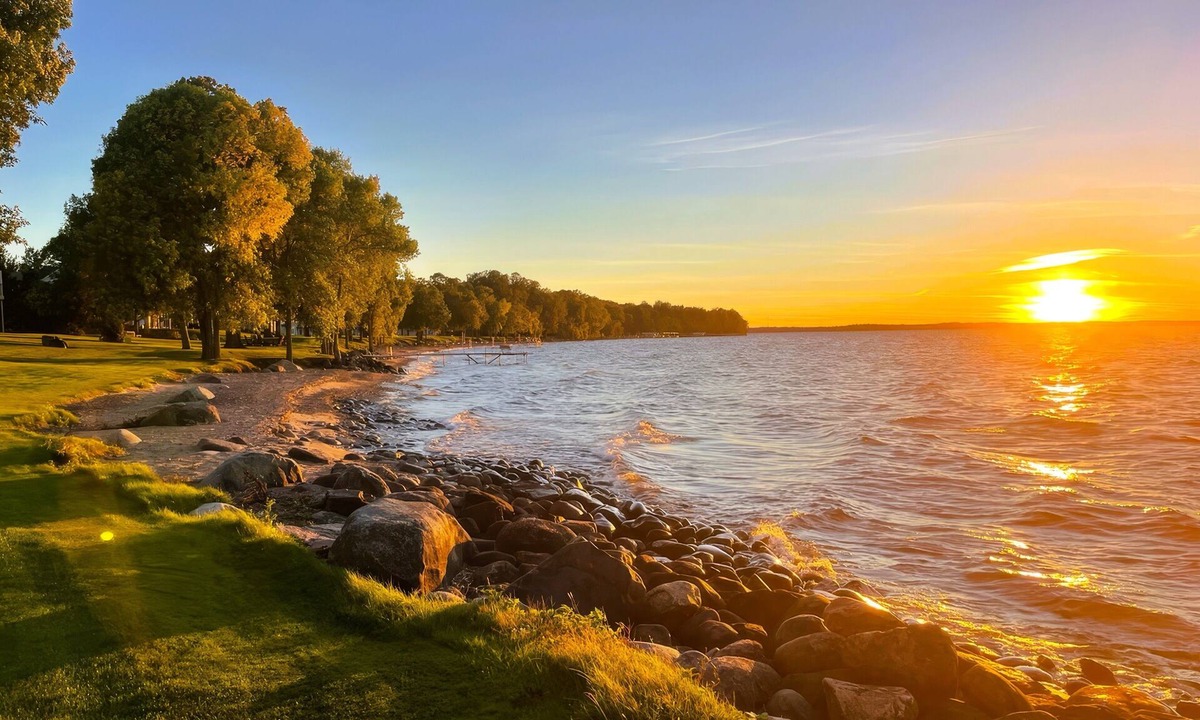 Onamia House | Lakeside Retreat at Izatys Resort #222 – The Perfect Getaway for All Seasons!