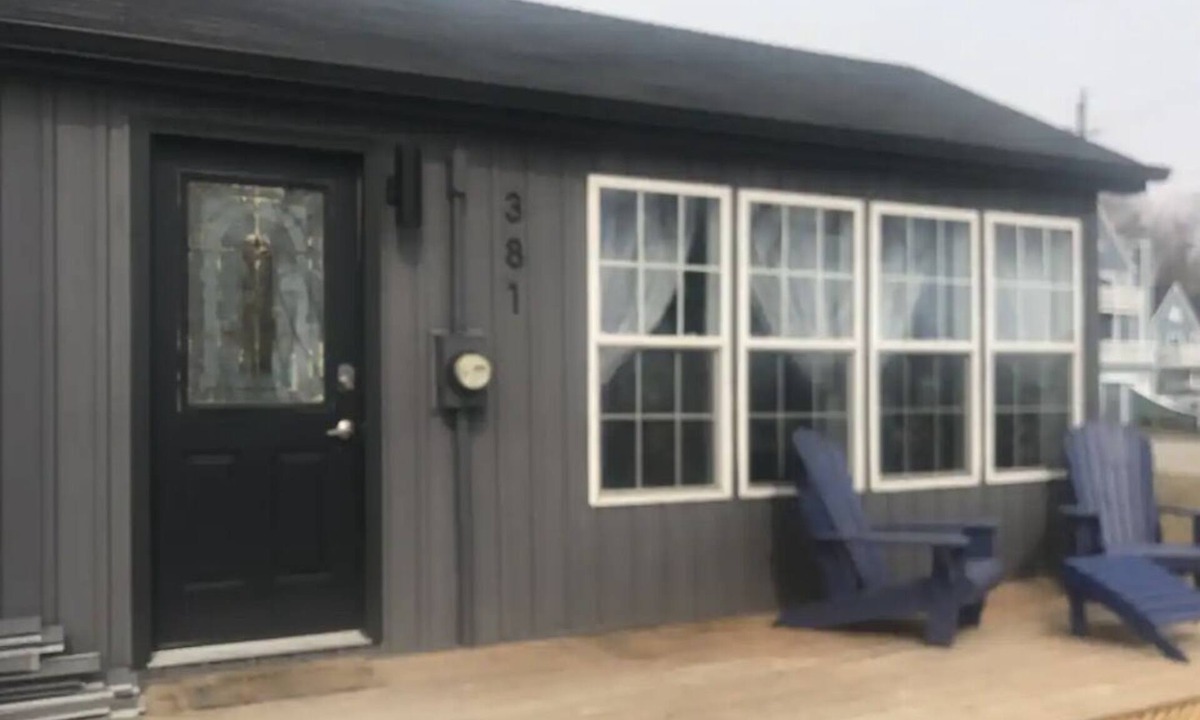 Port Stanley Cottage | Lakeview cottage-10 min walk to main beach