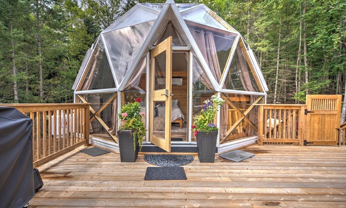 Haliburton Hotel | Lakeview Motel