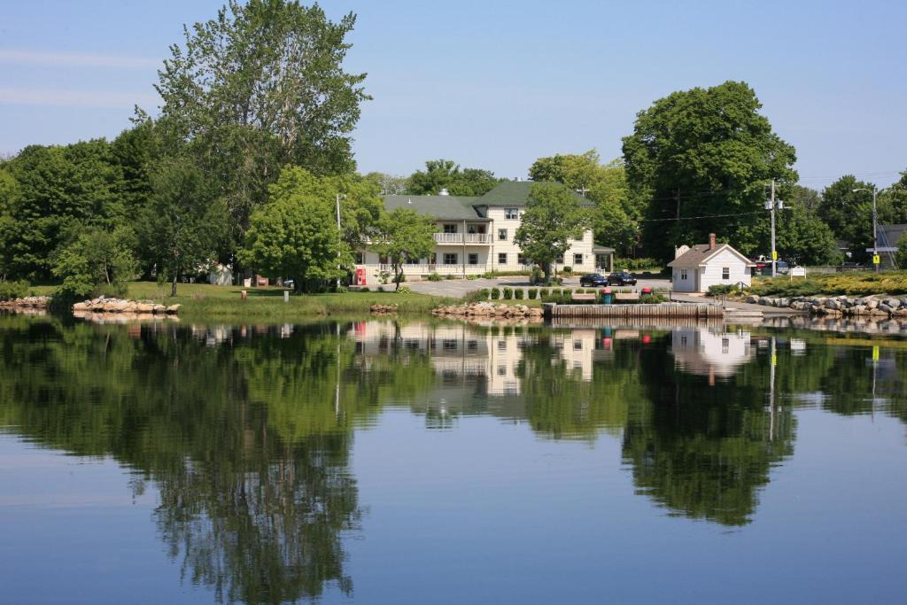 Liverpool Hotel | Lanes Privateer Inn