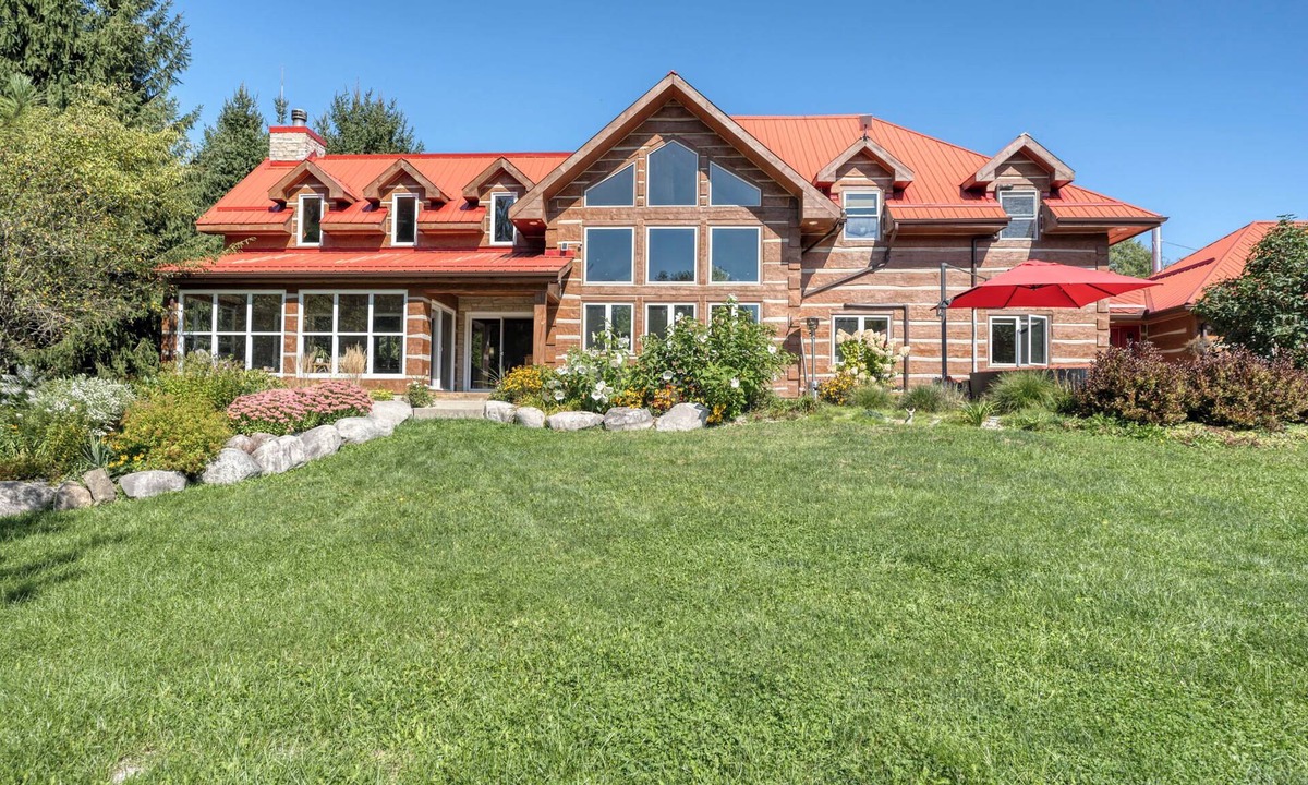 Dashwood House | Large Grand Bend Getaway. Swim, Golf, Relax