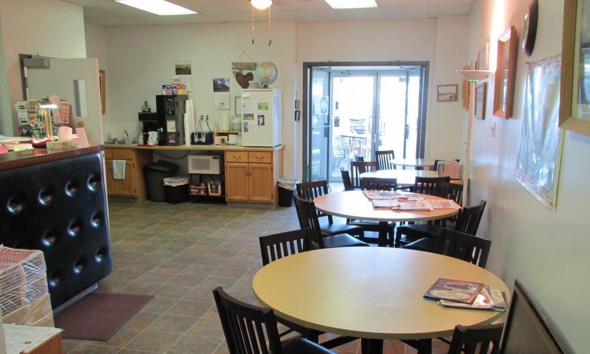 Claresholm Hotel | Lazy J Motel