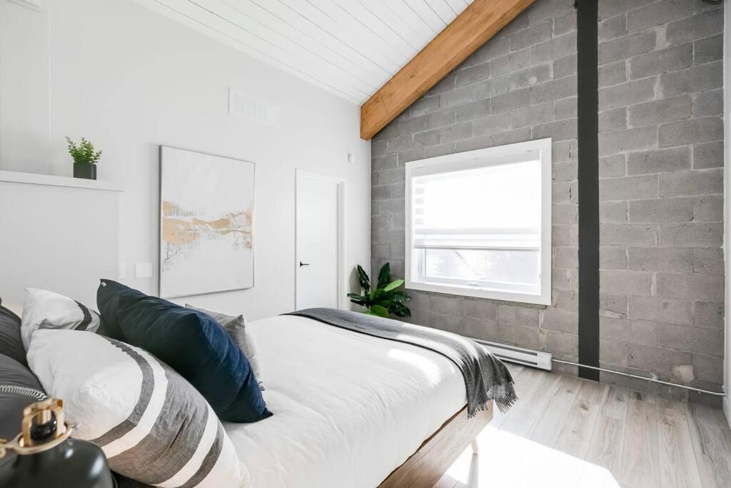 Laval House | Le Barrette - Complexe la Voûte