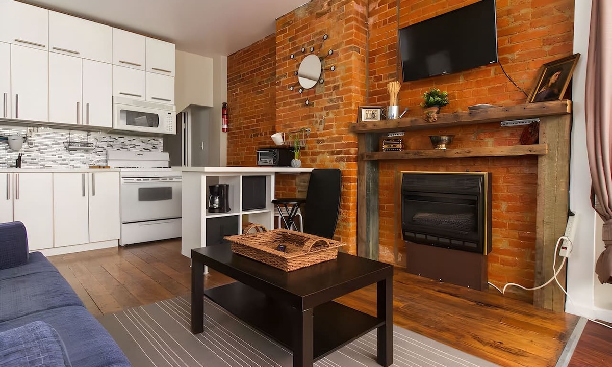 Fishtown Apartment | Le Chic Studio with W/D, AC, Private Patio, and fast WiFi in superb Fishtown