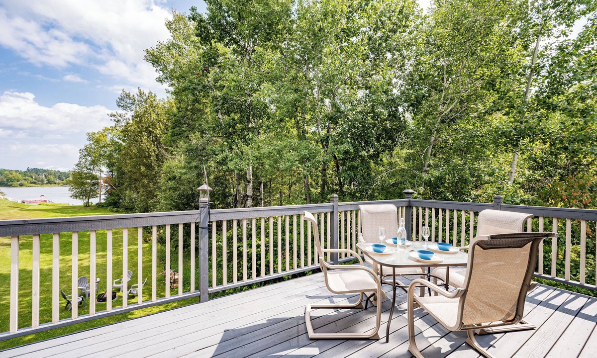 Duluth House | Leave it all behind when you stay in this charming Lakefront home on Fish Lake.