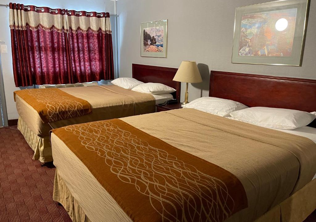Bowmanville Hotel | Liberty Inn